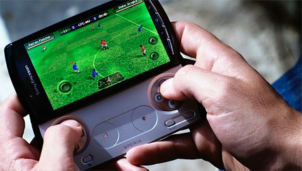 Xperia Play: EA e Gameloft annunciano la line-up dei titoli, c'è anche FIFA 10