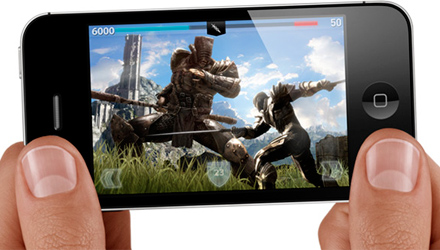 iPhone 4S con CPU A5 dual core, più potente per i videogiochi