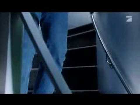 Under Siege 2: Apple Newton scene
