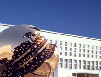 La Farnesina via SMS