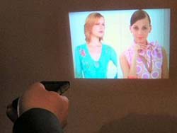 DLP Pico il proiettore sul cellulare