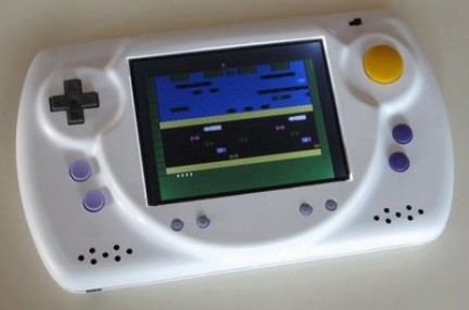 Atari 2600 portatile con 32 giochi integrati