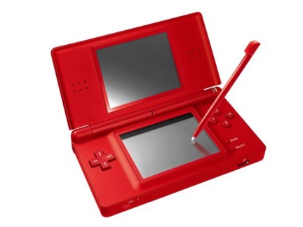 Nintendo DS: rosso, verde e turchese in foto e nuovo titolo culinario