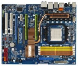 ASRock pensa alla connettività con la nuova K10N780SLIX3-WiFi