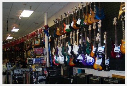 Rock Band 2 - Guitar Hero World Tour - Rock Revolution: chi ha le migliori canzoni?