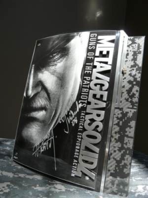 PlayStation 3 moddata a tema Metal Gear Solid 4 firmata da Kojima in vendita su eBay