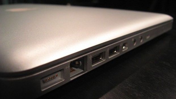 Lo spacchettamento del nuovo MacBook