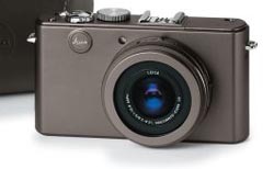 Leica, promozioni natalizie e D-LUX 4 in titanio