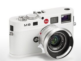  LEICA veste di bianco la sua M8