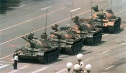 20° anniversario di Tiananmen: la Cina blocca Twitter