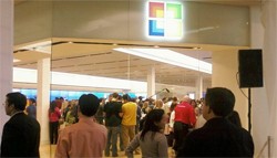 Aperto il secondo Microsoft Store, a pochi metri da quello di Apple