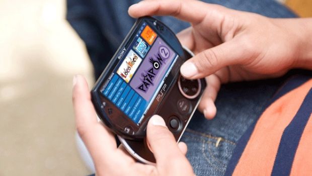 Vendite di PSPgo in linea con le aspettative per Sony... e intanto alcuni rivenditori scontano il prezzo