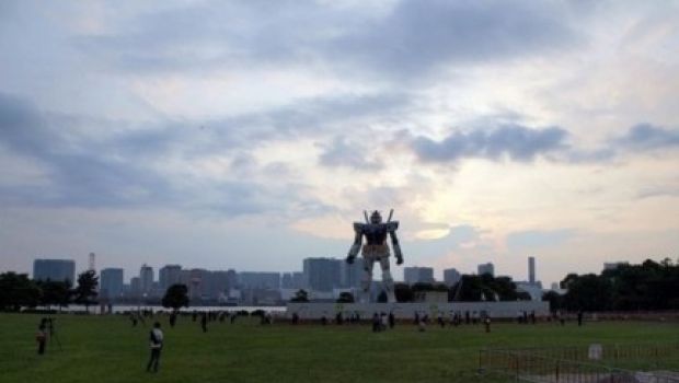 Il Gundam gigante torna a colpire.