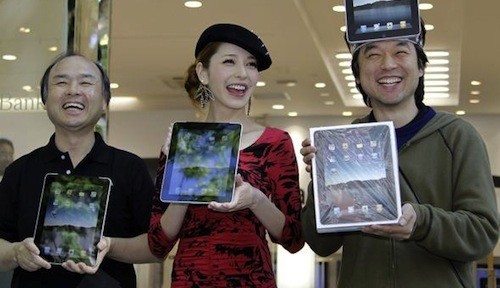 iPad: le code davanti agli Apple Store del mondo