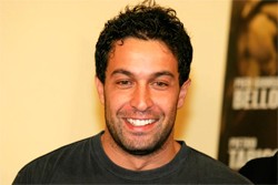 Pietro Taricone si è spento nella notte, l'abbraccio del Web