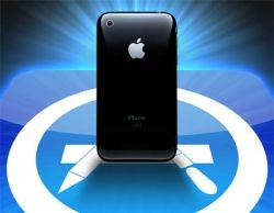 Jobs getta la spugna: su iPhone si potrà sviluppare con qualsiasi strumento