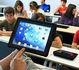 Niente più libri: iPad sbarca al liceo Lussana di Bergamo, ma il WiFi fallisce