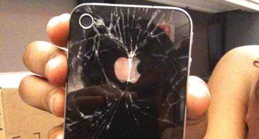 iPhone 4: il vetro è fragile, forse troppo