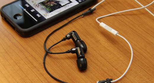 Apple: sì alle radio, ma solo in un'unica app