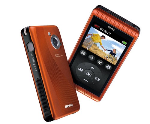 BenQ DV S11: videocamera HD e proiettore insieme