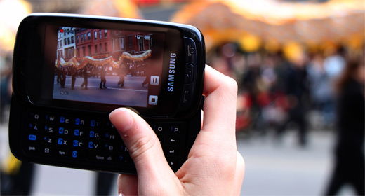 Giovani e smartphone, binomio tutto italiano