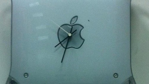 Un Mac G4 con pendolo