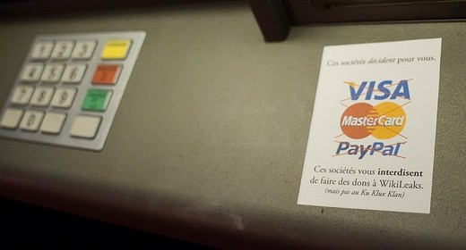 UK, la polizia arresta cinque 