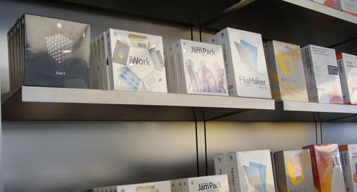 Apple, niente più software nei negozi