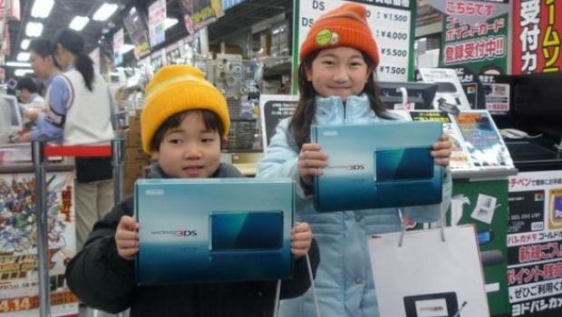 Nintendo 3DS: infranto il record interno di pre-ordini nel Regno Unito