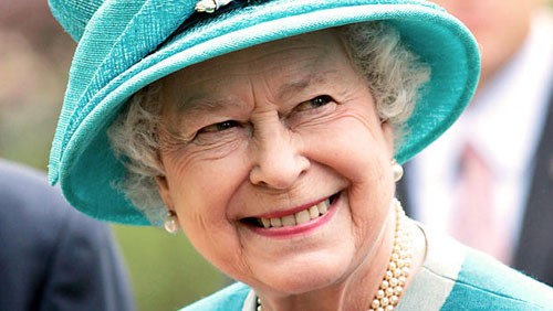 Anche la regina Elisabetta II d'Inghilterra vuole iPad 2