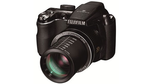 Fujifilm FinePix S4000: reflex nel corpo di una compatta