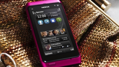 Nokia N8 rosa, un regalo per la festa della mamma