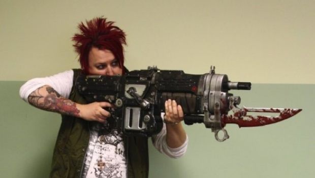 Gears of War 3: in vendita il modello in scala reale del Retro Lancer (immagini)