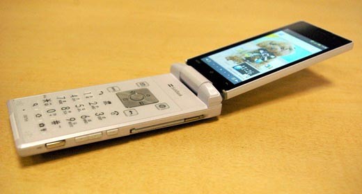 Sharp, Android nella conchiglia