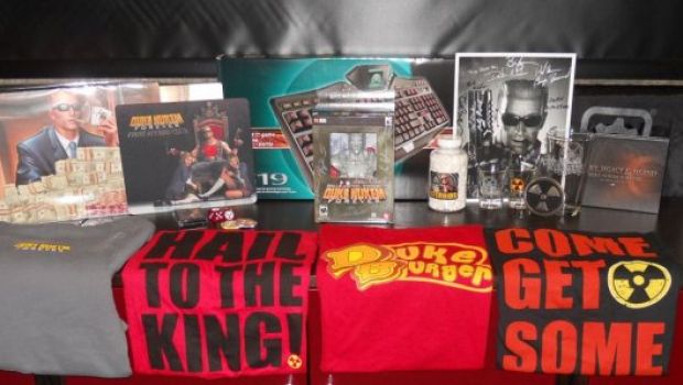 Duke Nukem Forever: fan che aveva prenotato il gioco nel 2001 riceve una quantità smodata di gadget