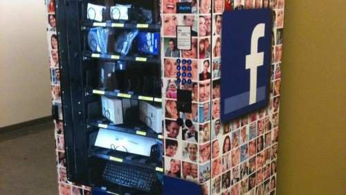 Facebook installa distributori di accessori per PC