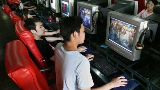 Coppia cinese vende i propri figli per pagarsi le sessioni online di gioco