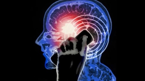 Tumori al cervello e cellulari, le prove del legame insufficienti