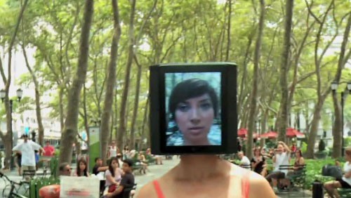 iPad Head Girl, marketing virale con il tablet Apple