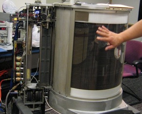 Auguri hard disk: 55 anni anni fa nasceva l'IBM 350