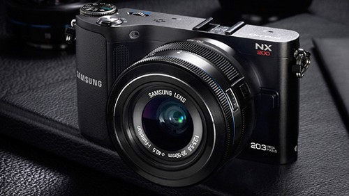 Samsung scommette sulle fotocamere mirrorless