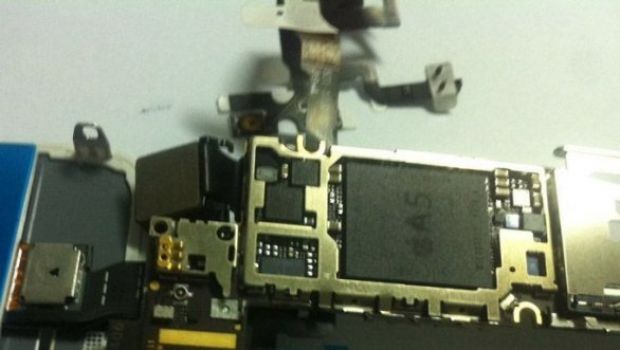 iPhone 5: una nuova foto mostra processore A5, display più grande e batteria