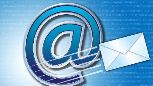 Internet: ci connettono più email che social network