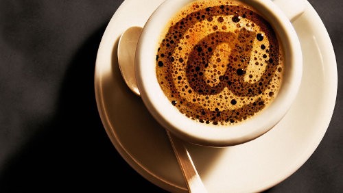 Italiani online: boom ad agosto