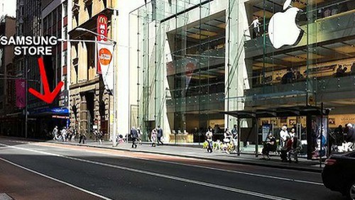 Samsung Galaxy S II a 2 dollari contro l'iPhone 4S