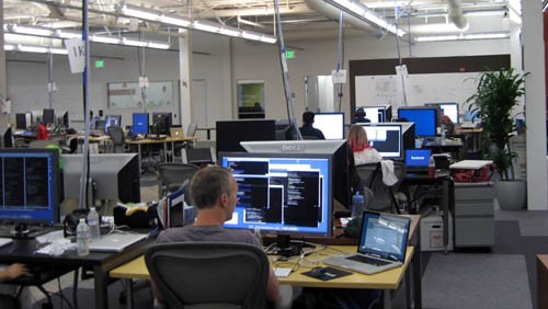 Facebook: un business per le aziende, ma negato ai dipendenti