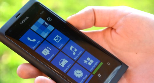 Nokia: il Lumia 800 è partito alla grande