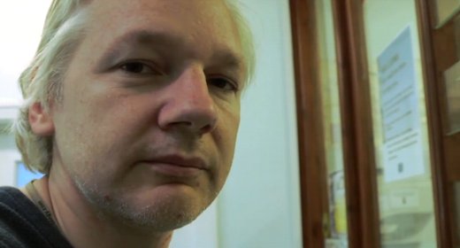 Julian Assange estradato in Svezia