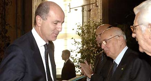 Passera, no al beauty contest: frequenze all'asta