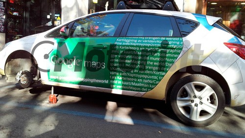 Google Car buca una gomma e si ferma ai box
